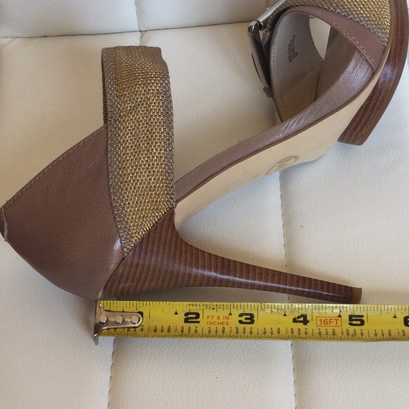 EUC Michael Kors 8M Tan with Gold and Silver Leather Upper Shoes Heels - Picture 15 of 16